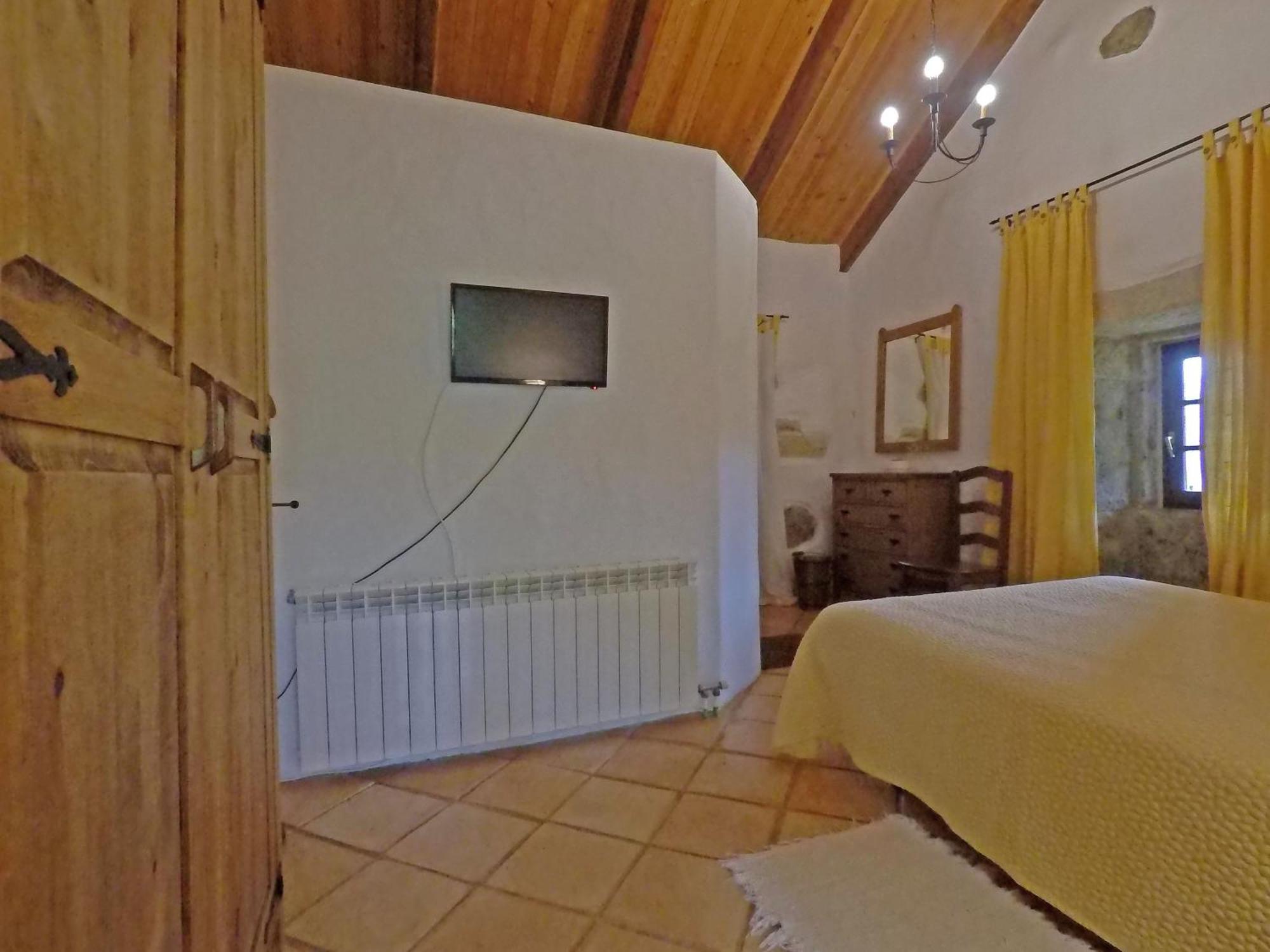 Lugar Dos Devas Guest House Covelo  Room photo